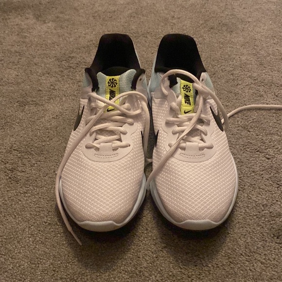 Women’s Nike sneakers - Picture 2 of 7